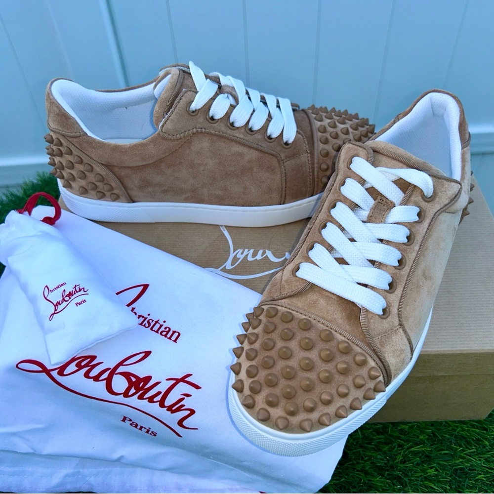 CHRISTIAN LOUBOUTIN VIEIRA 2 ORLATO SNEAKERS TAN SUEDE SPIKES SZ 37 NEW 2025